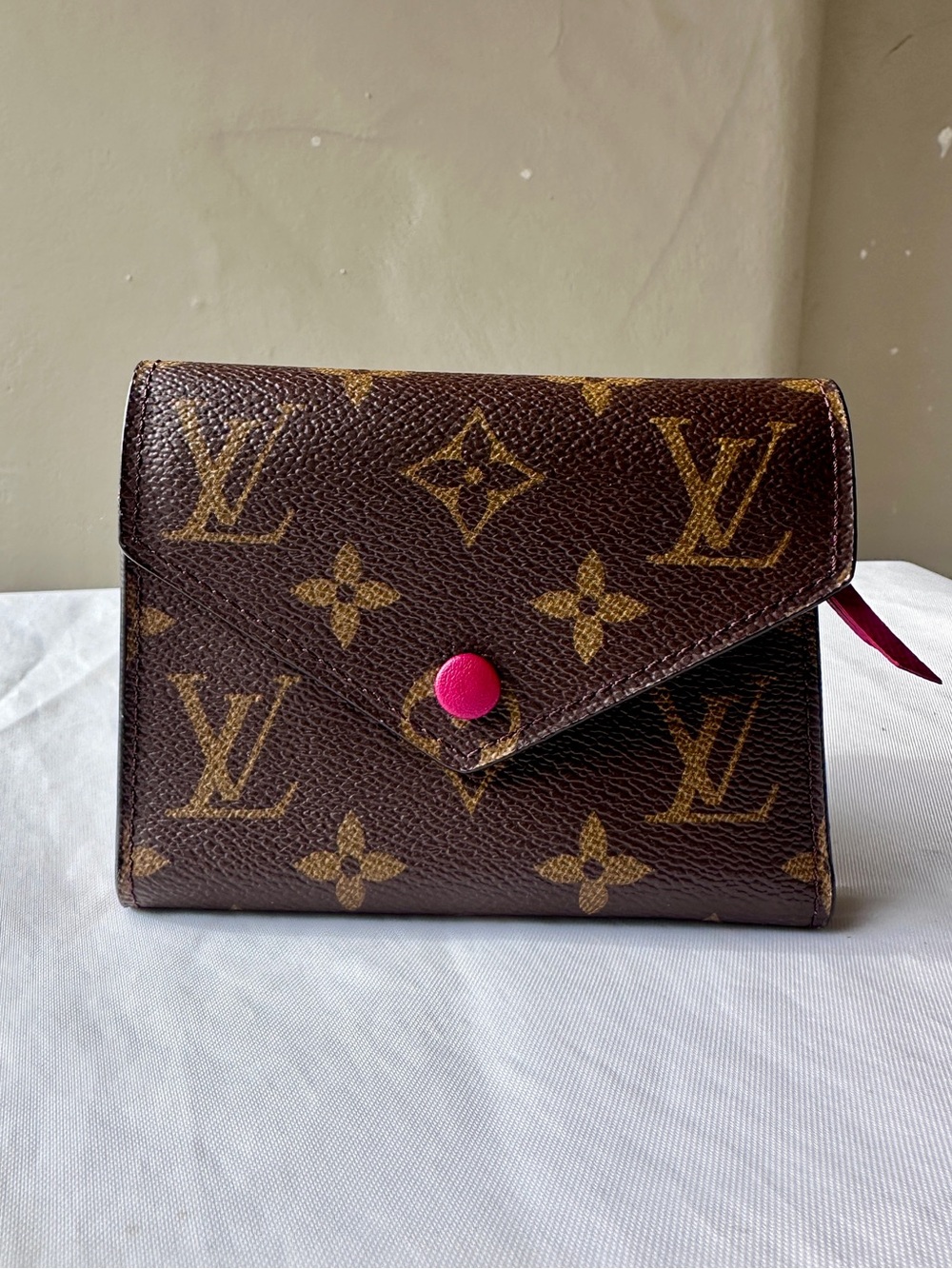 LOUIS VUITTON Victorine Wallet Monogram Fuchsia Like New